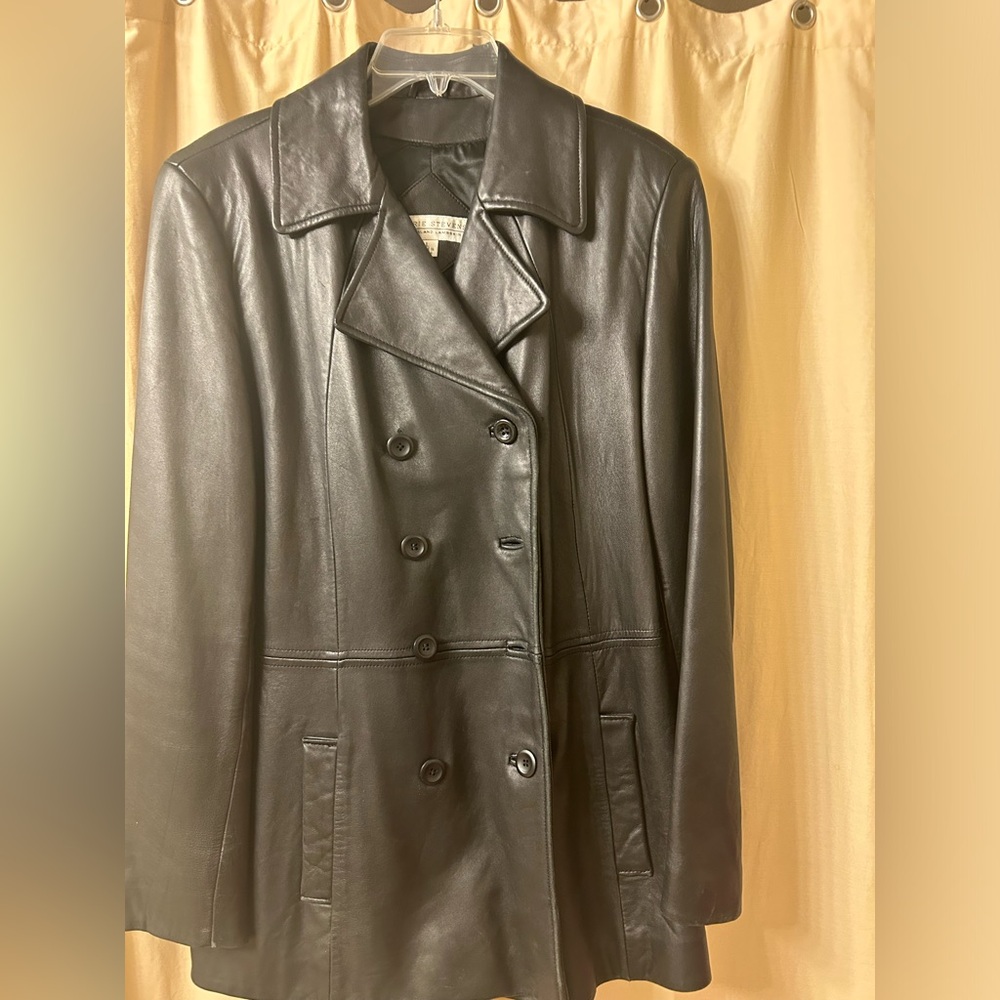 Blazer lamb skin. super soft. Pockets and beautifully lined in great condition.